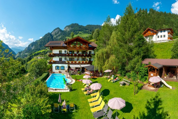 Hotel Dorfer Sommeransicht