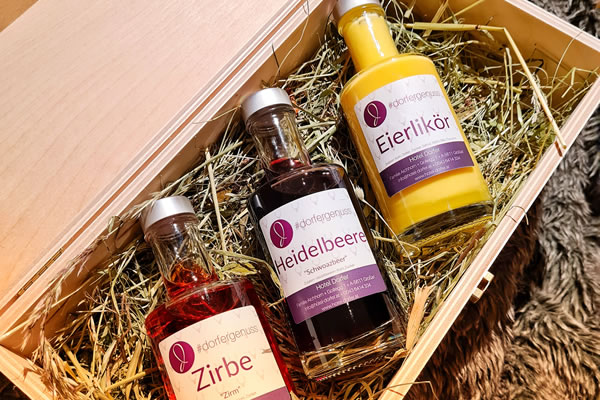 Lik&ouml;r-Kisterl mit drei verschiedenen Lik&ouml;ren