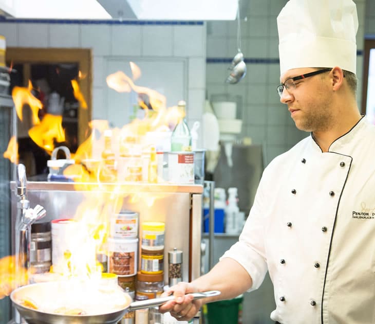 Thomas Aichhorn in der K&uuml;che